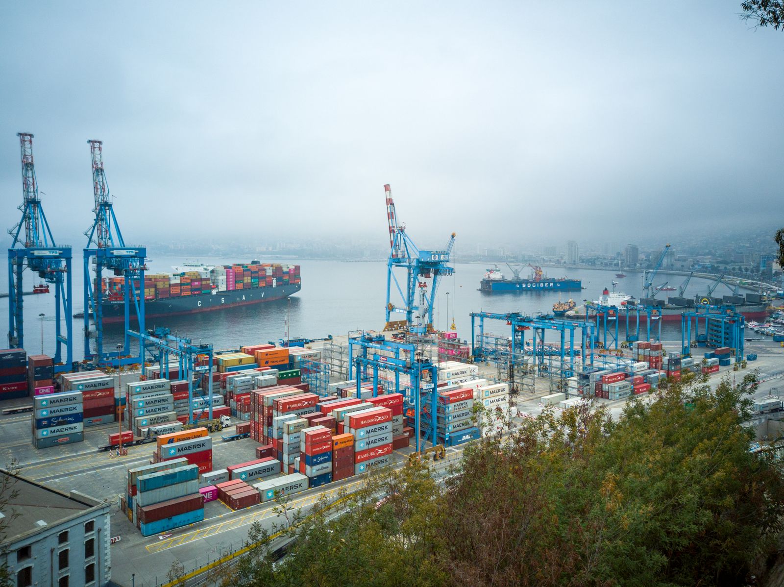 Terminal de contenedores en un puerto de carga
