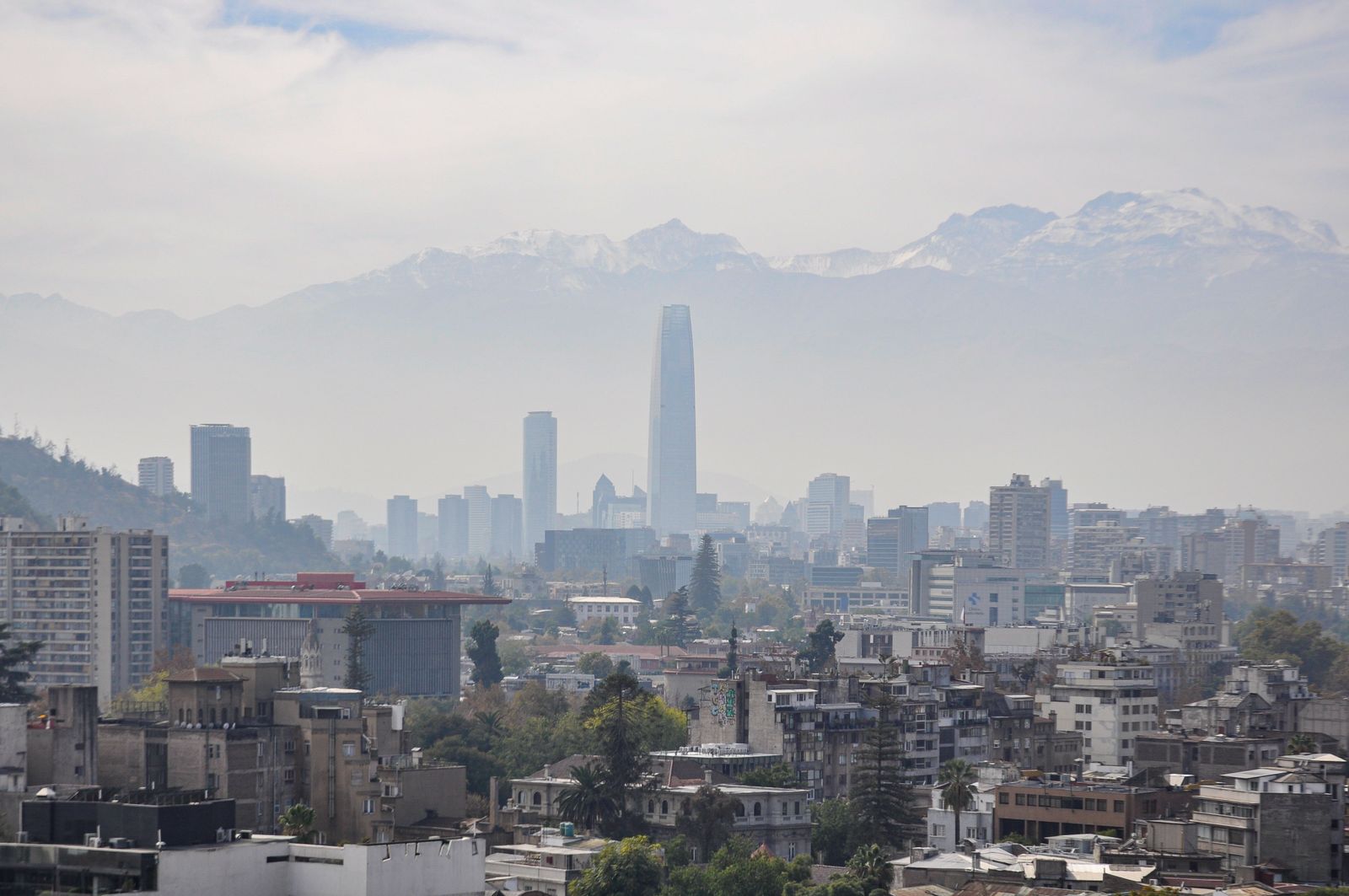 Santiago de Chile con la cordillera de los Andes